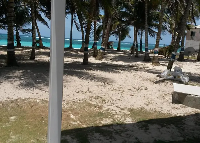 Zippy\'S Sea View Apartments