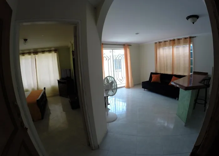 Zippy\'S Sea View Apartments